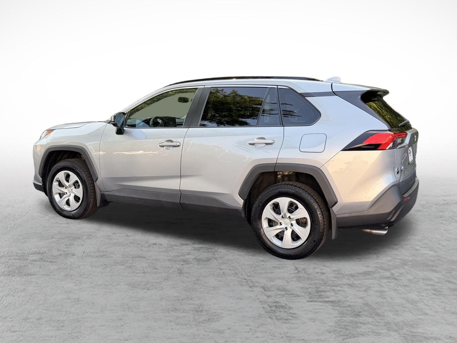 Used 2021 Toyota RAV4 LE AWD/4WD image 5