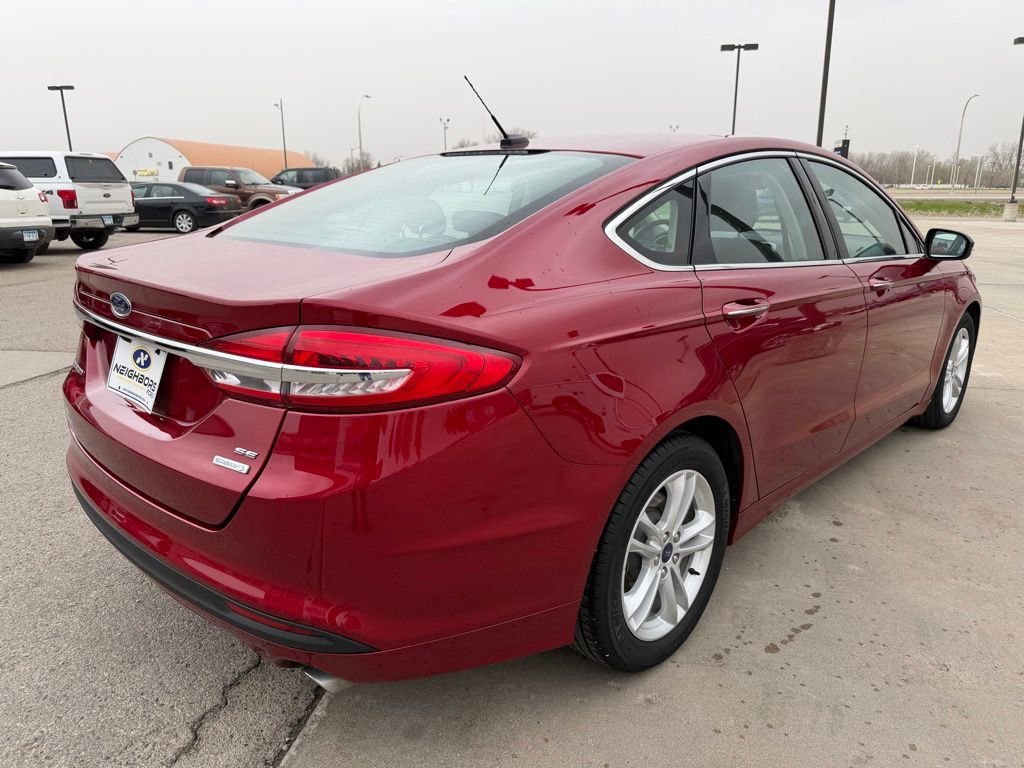 Used 2018 Ford Fusion SE w/ Fusion SE Technology Package FWD image 5