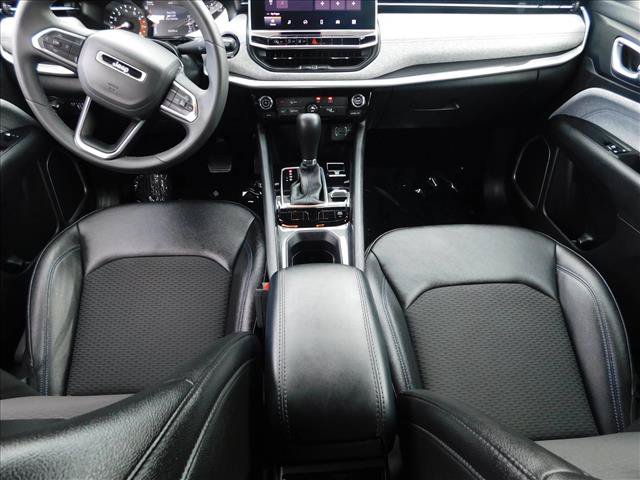 Used 2024 Jeep Compass Latitude AWD/4WD image 23
