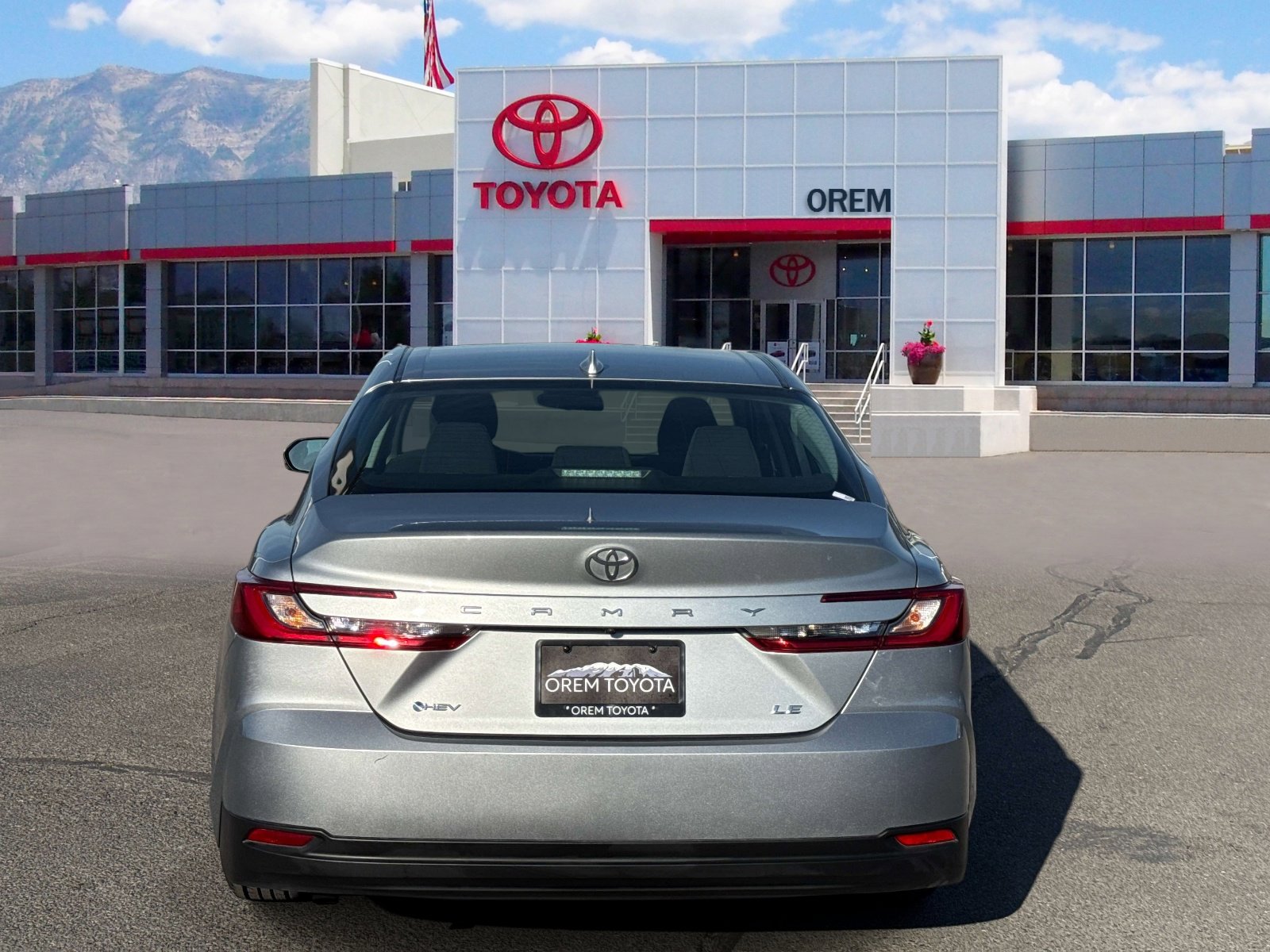 Used 2025 Toyota Camry LE FWD image 4