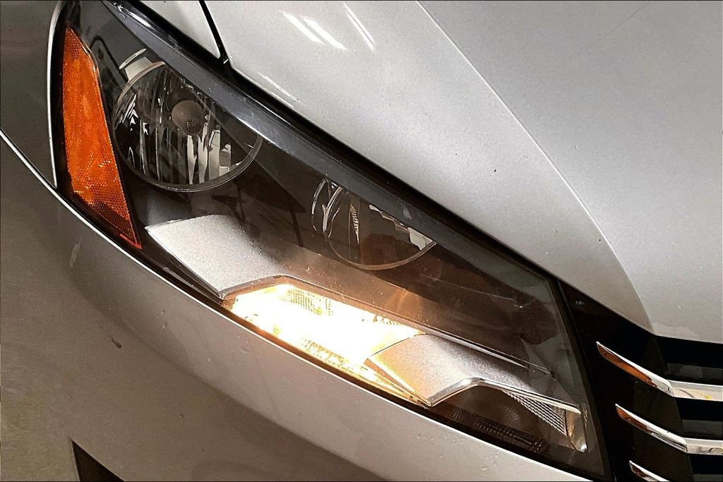 Used 2012 Volkswagen Passat 2.5 SE image 26