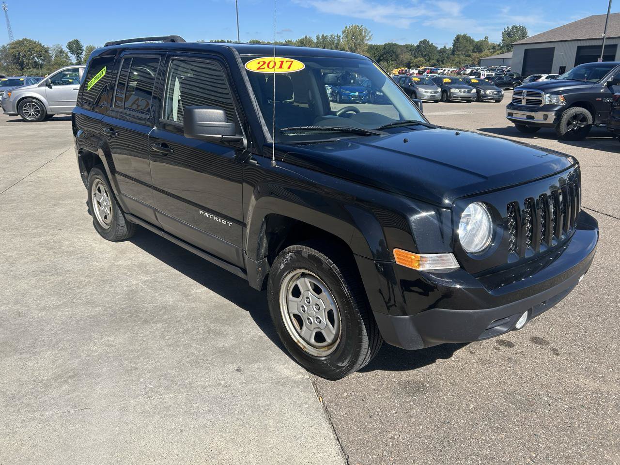 Used 2017 Jeep Patriot Sport w/ Power Value Group AWD/4WD image 3