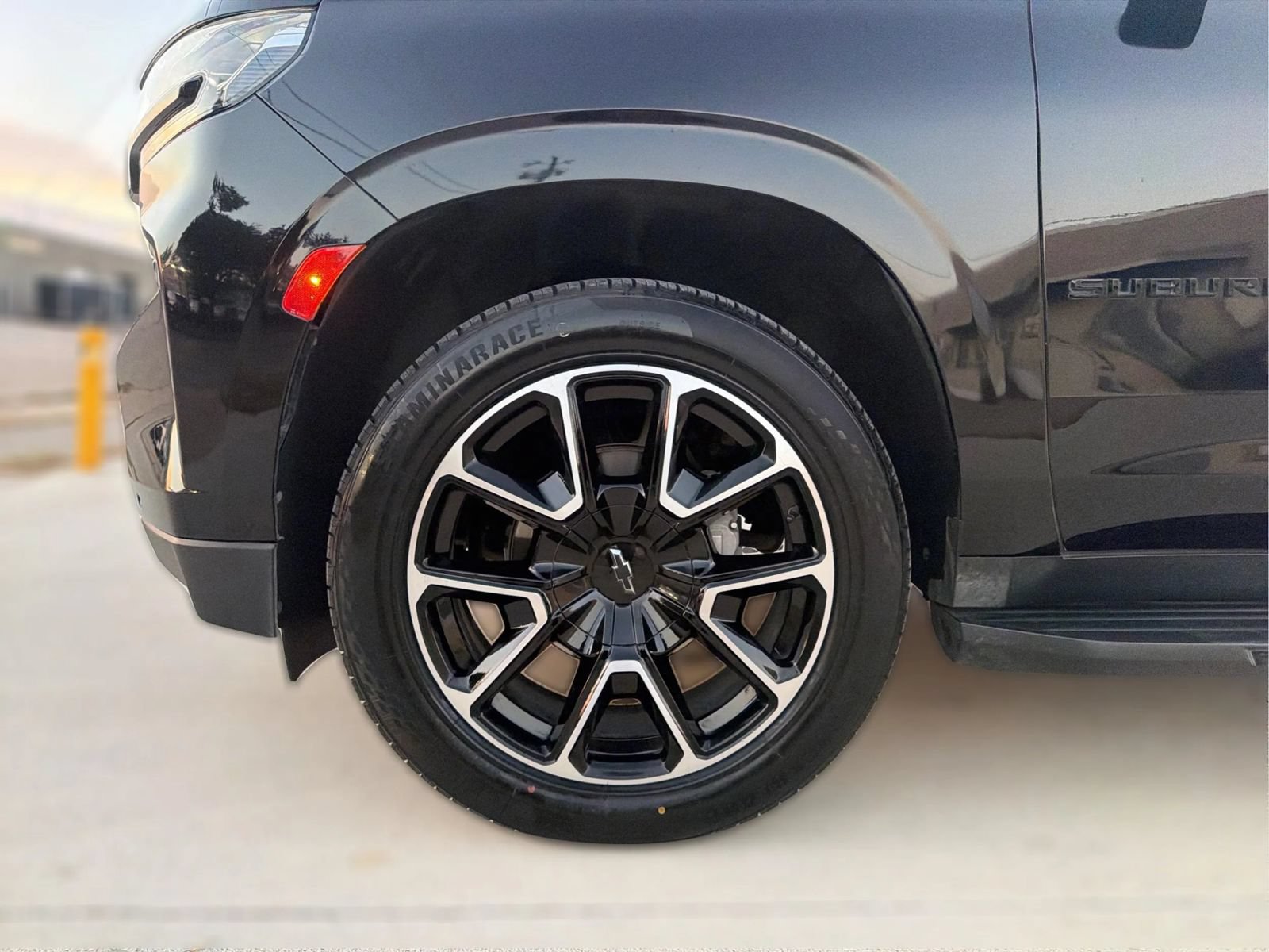 Used 2024 Chevrolet Suburban RST RWD image 30