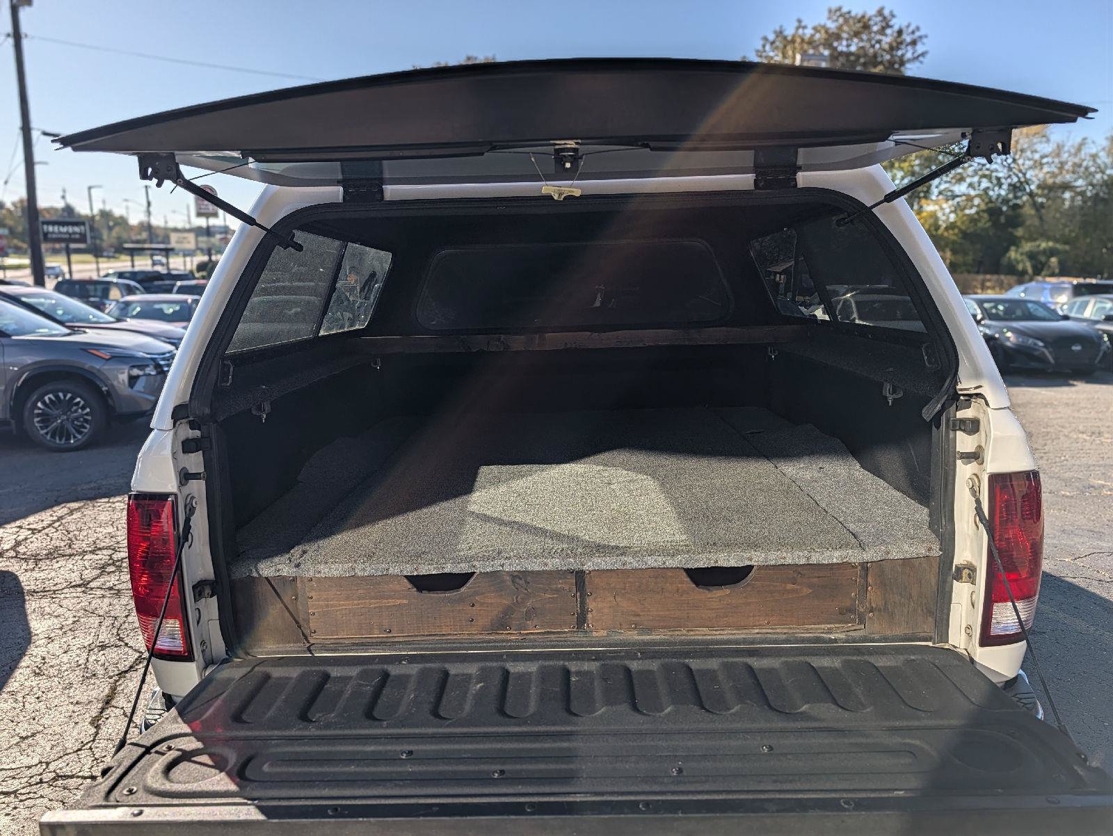 Used 2017 RAM 1500 Tradesman w/ Chrome Appearance Group RWD image 18