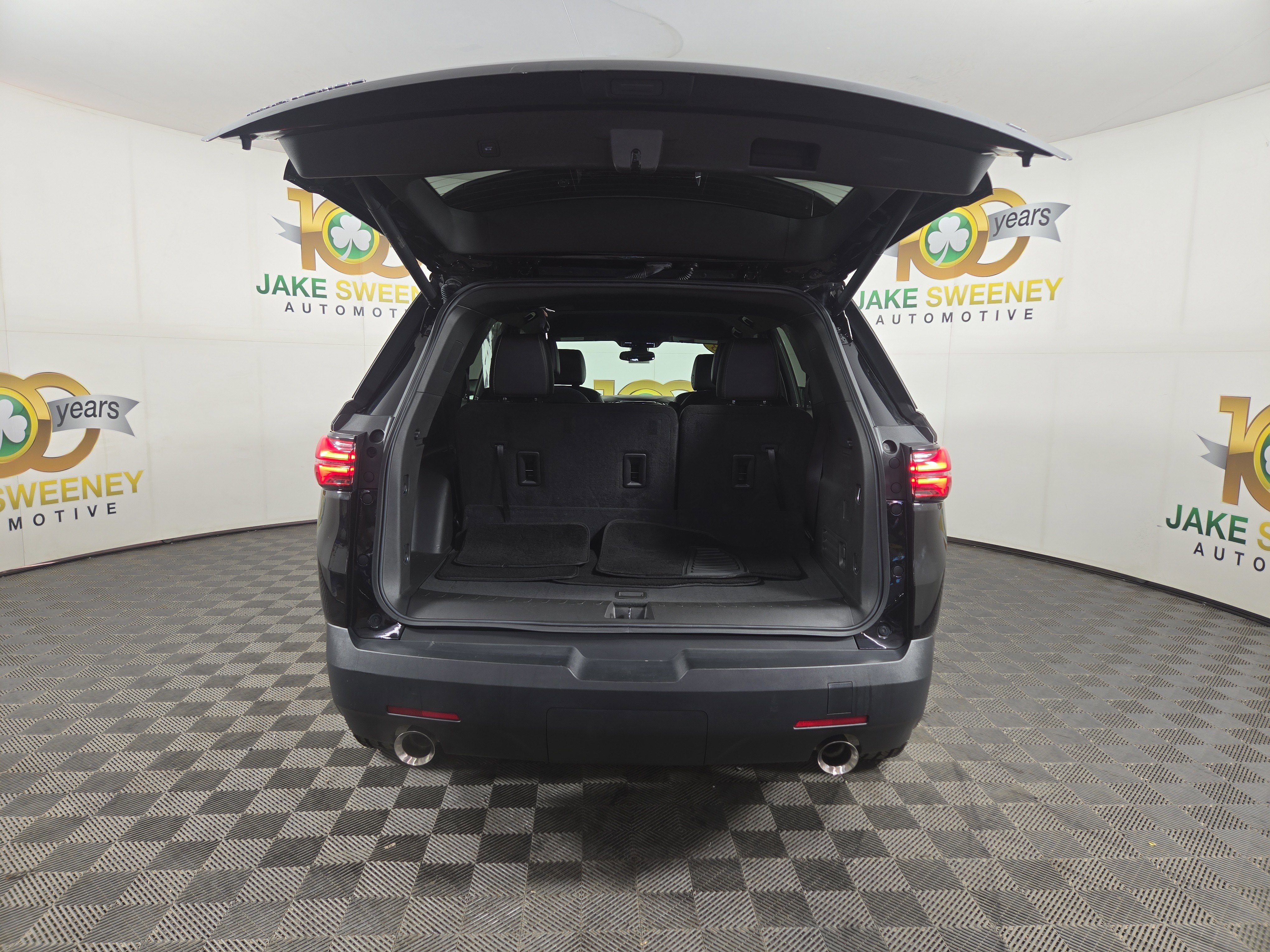 Certified 2023 Chevrolet Traverse LT w/ LPO, Floor Liner Package FWD image 32