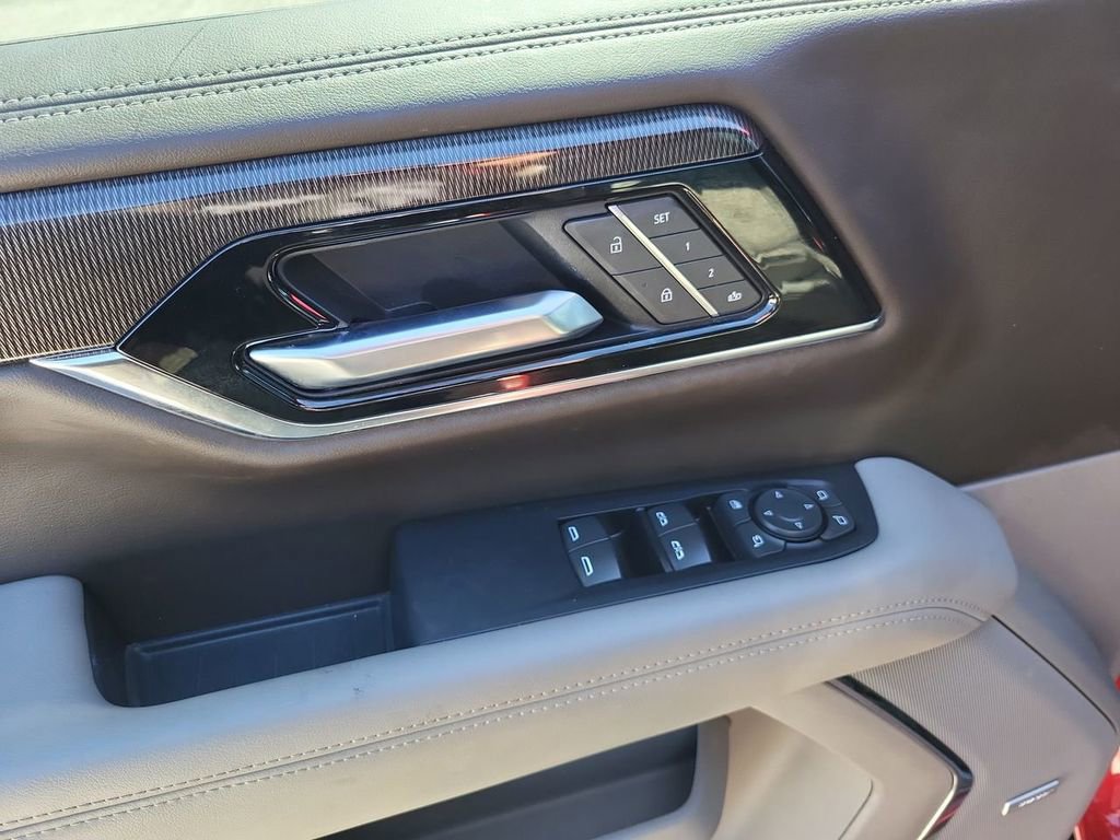 Used 2025 GMC Yukon XL Elevation w/ LPO, Elevation Black Package image 15