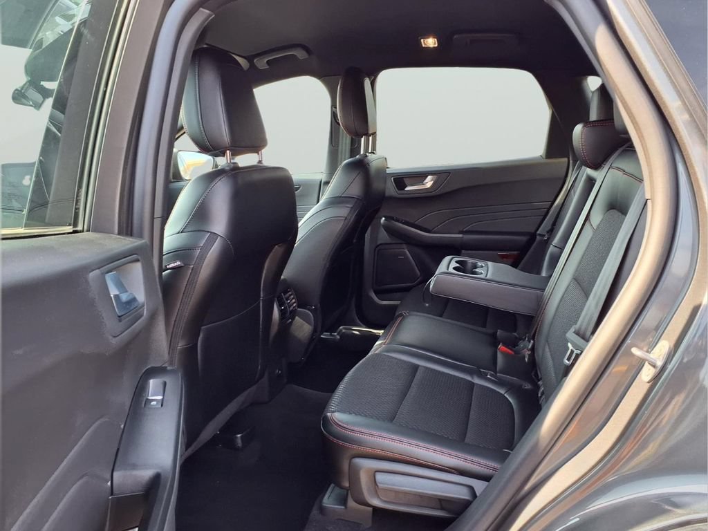 Used 2024 Ford Escape ST-Line w/ Tech Pack #1 AWD/4WD image 11