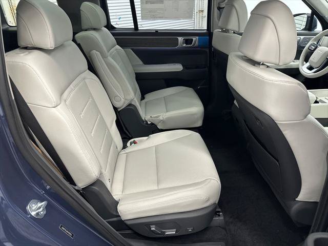 New 2027 Hyundai Santa Fe Limited FWD image 17