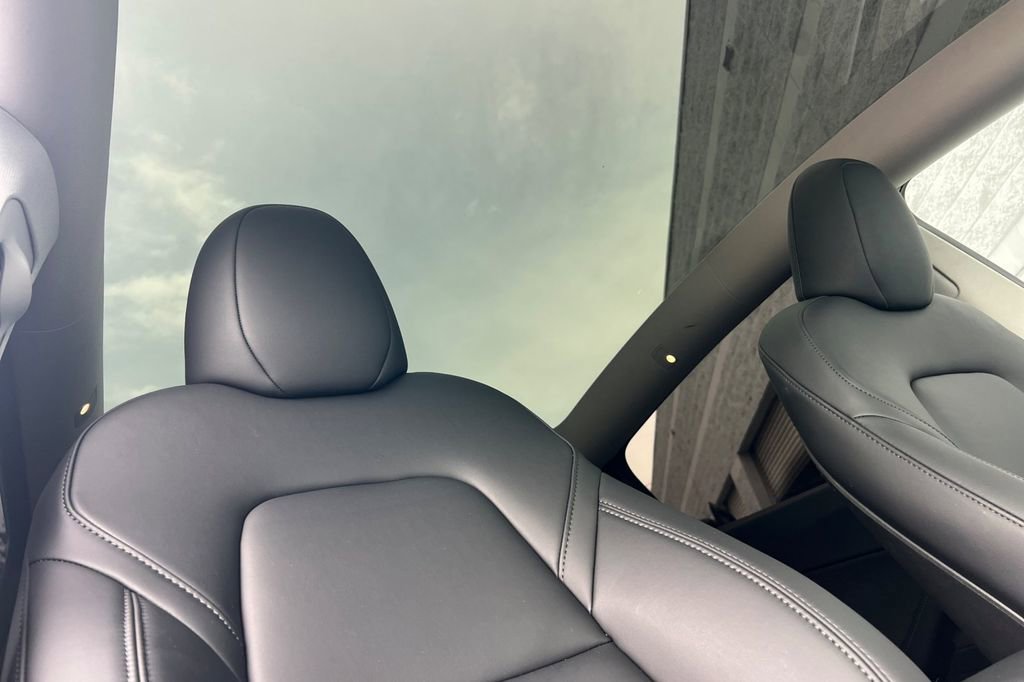 Used 2025 Tesla Model Y Long Range image 16