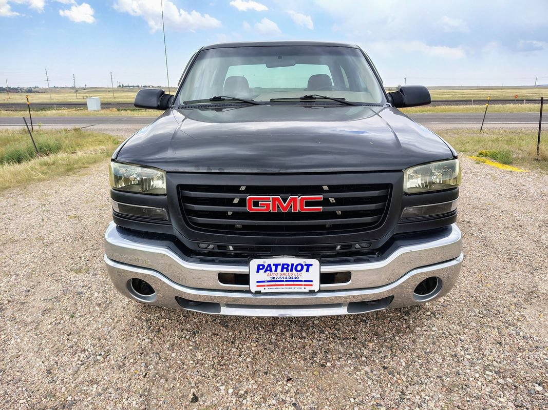 Used 2007 GMC Sierra 2500 W/T w/ Heavy-Duty Power Package AWD/4WD image 8