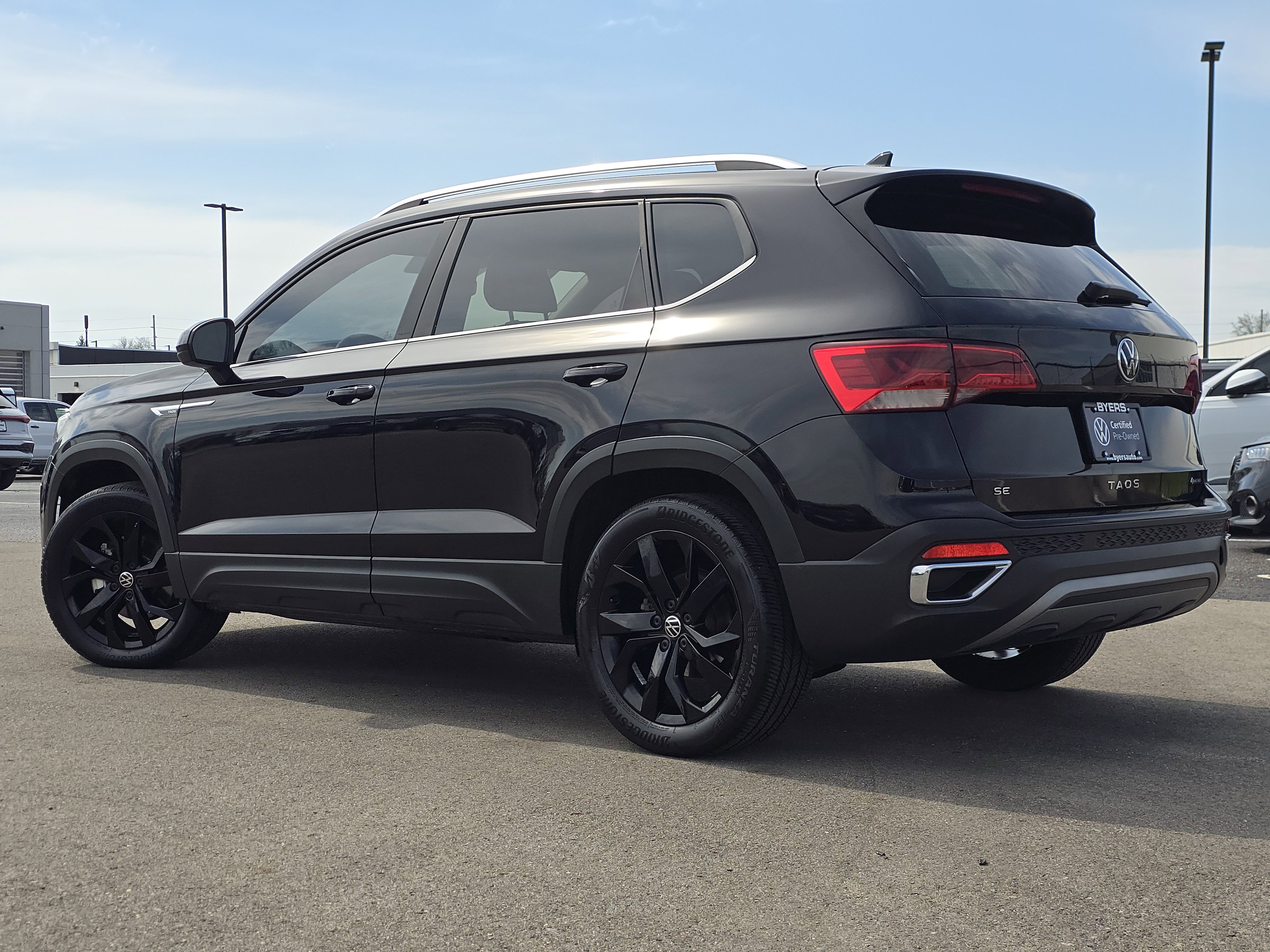 Certified 2023 Volkswagen Taos SE w/ Panoramic Sunroof Package image 5