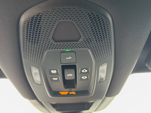 Used 2024 Porsche Cayenne w/ Premium Package AWD/4WD image 21