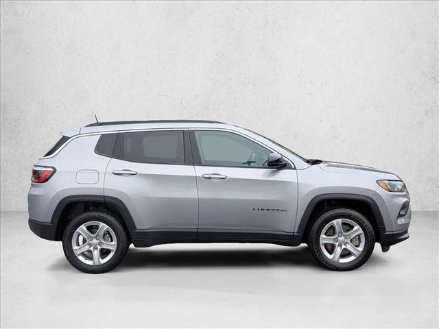 Used 2023 Jeep Compass Latitude w/ Sun and Sound Group AWD/4WD image 4