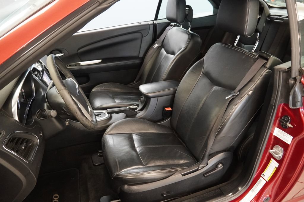 Used 2012 Chrysler 200 Limited FWD image 4