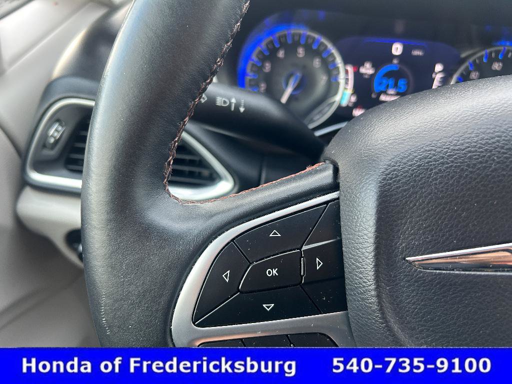 Used 2017 Chrysler Pacifica Touring-L Plus FWD image 16