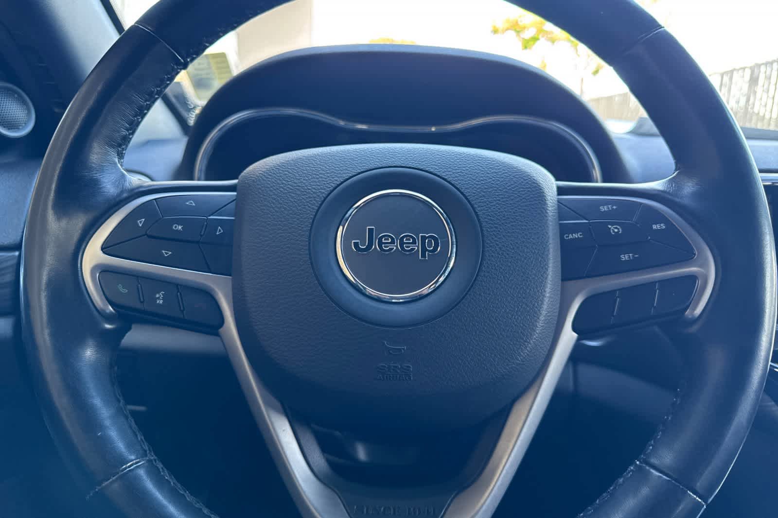 Used 2020 Jeep Grand Cherokee Altitude AWD/4WD image 23