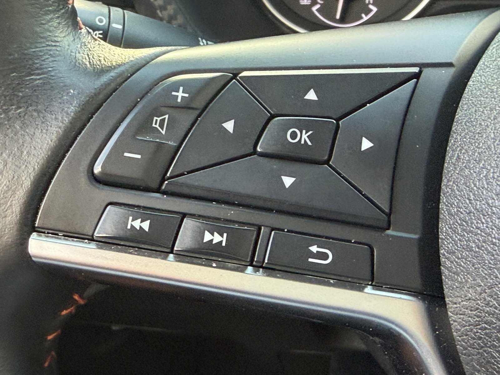 Certified 2024 Nissan Sentra SR FWD image 28