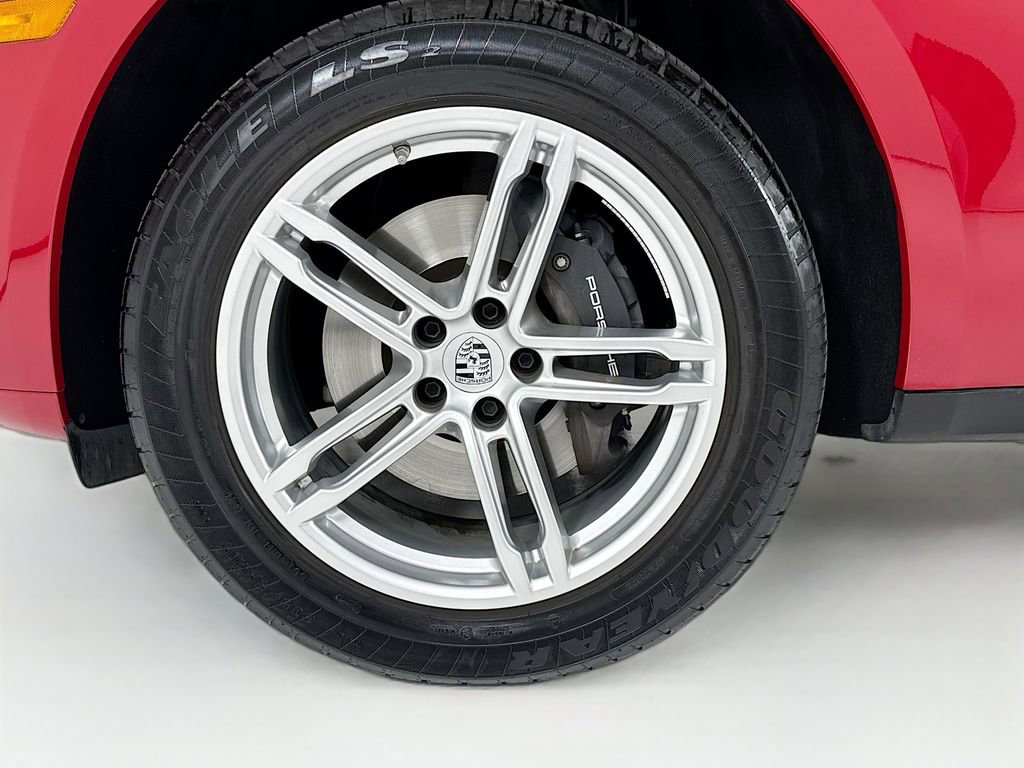 Certified 2025 Porsche Macan AWD/4WD image 34