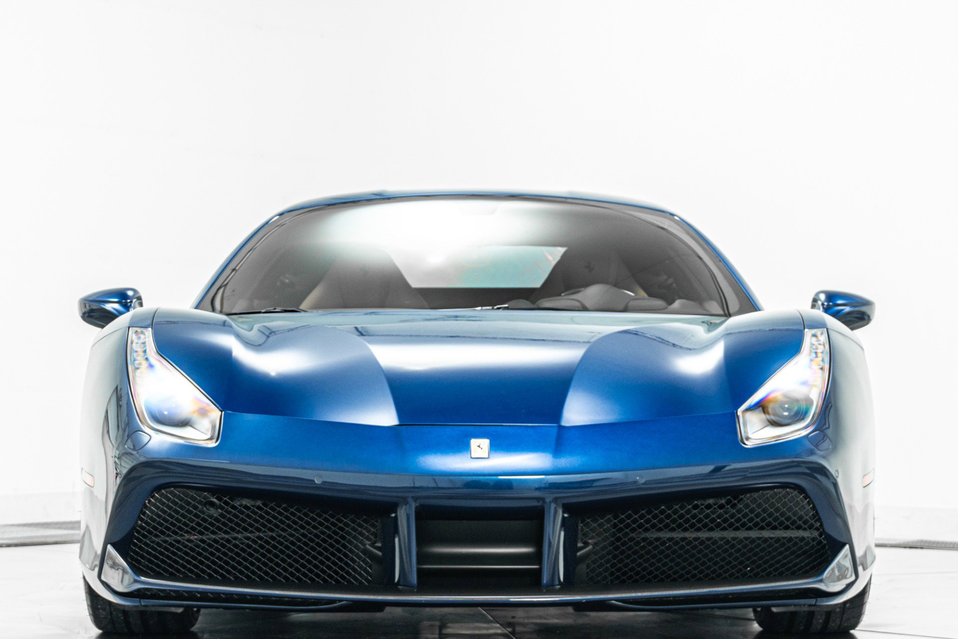 Used 2018 Ferrari 488 GTB RWD image 4
