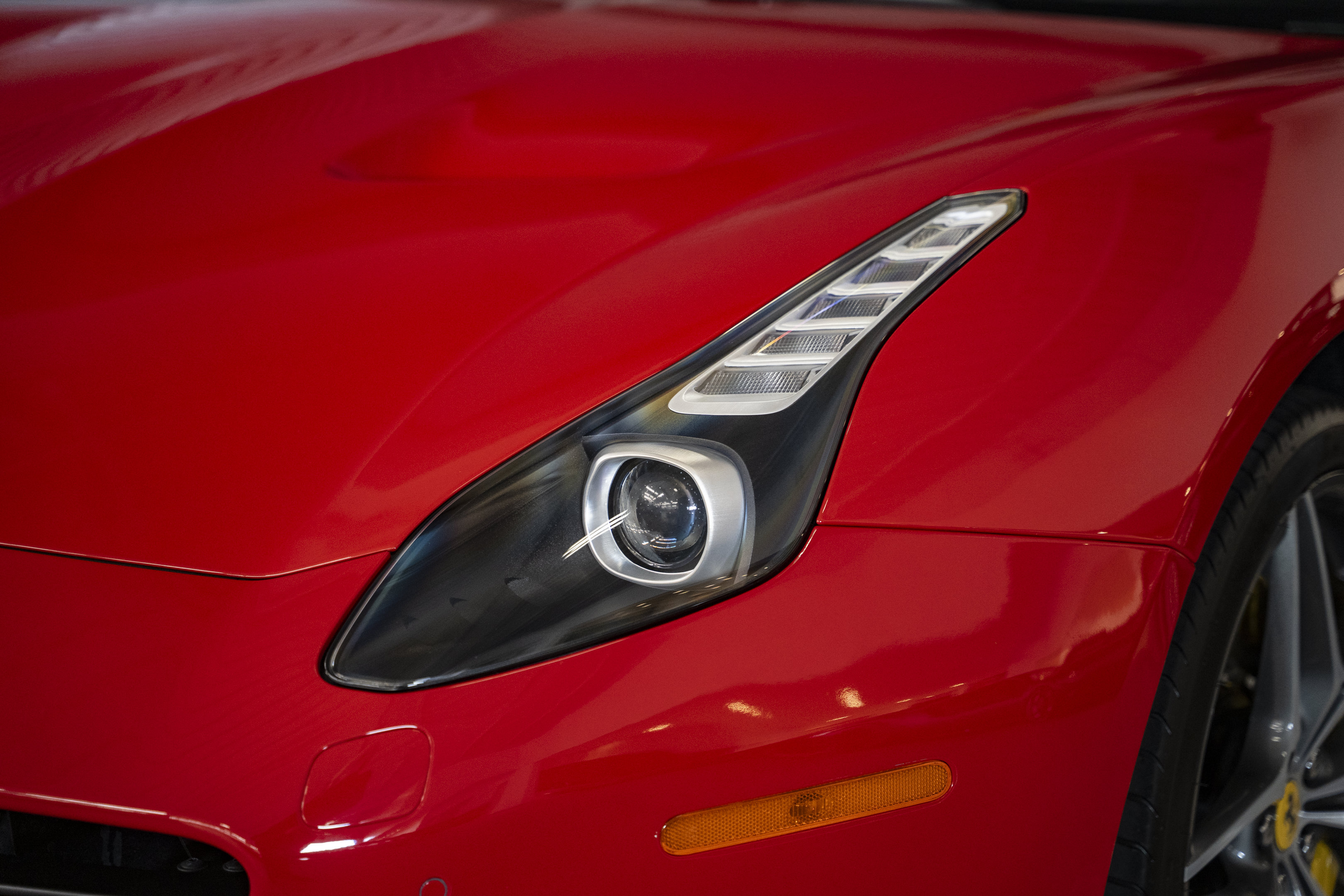 Used 2016 Ferrari California T RWD image 16