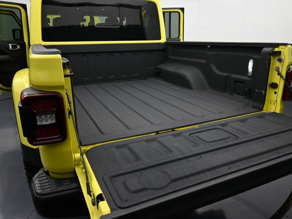Used 2024 Jeep Gladiator Mojave AWD/4WD image 16