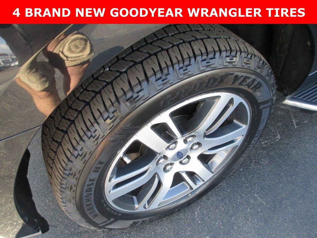 Used 2022 Ford Expedition Limited image 3