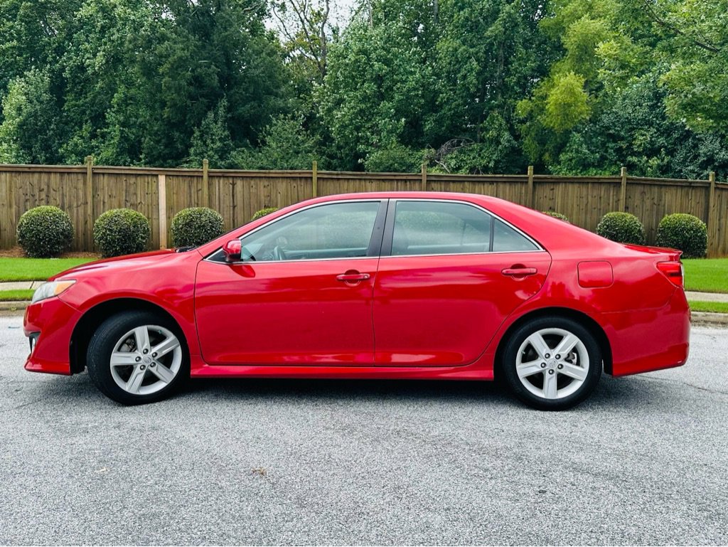 Used 2014 Toyota Camry SE image 5