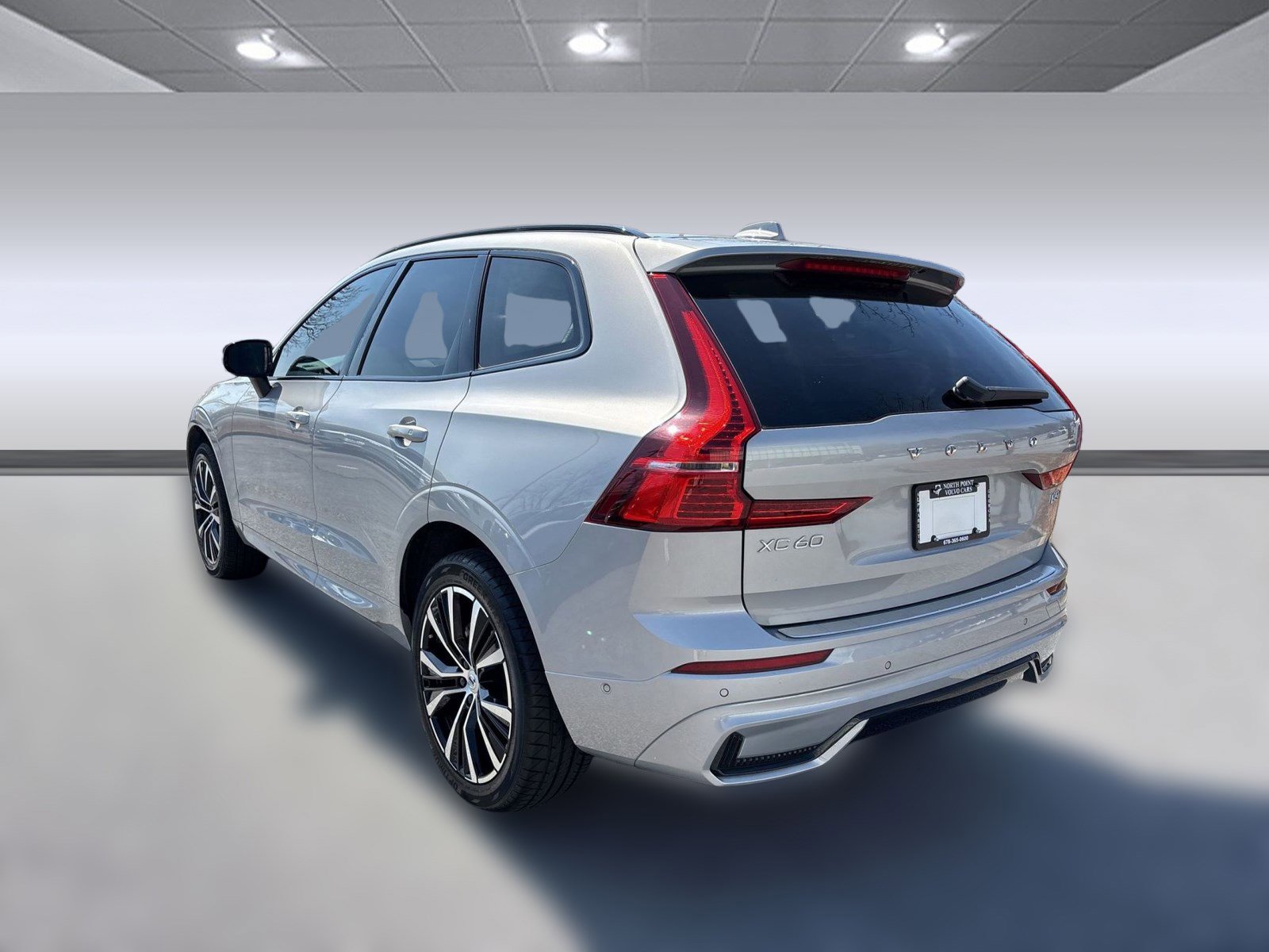 Used 2023 Volvo XC60 B5 Ultimate w/ Climate Package image 3