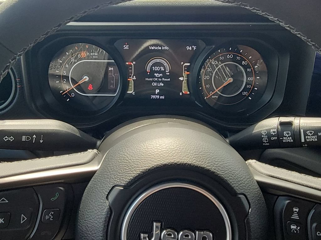 Used 2025 Jeep Wrangler Unlimited Rubicon AWD/4WD image 11