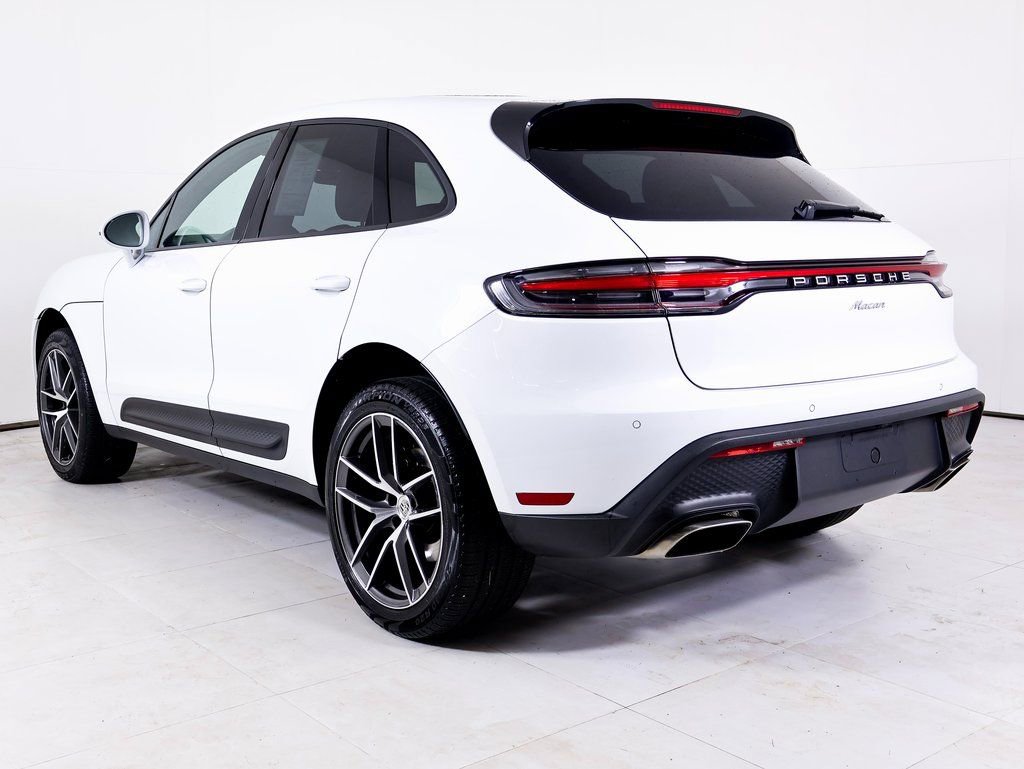 Used 2025 Porsche Macan image 3