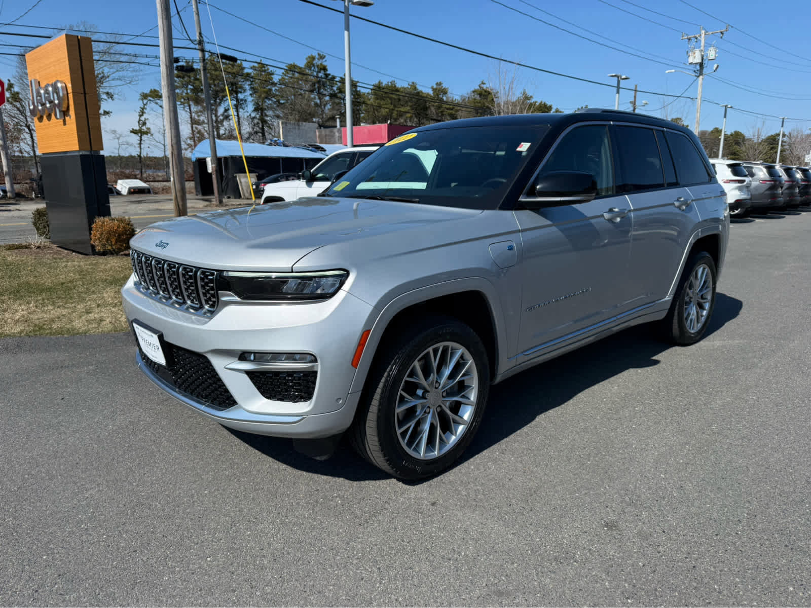 Used 2023 Jeep Grand Cherokee Summit w/ Luxury Tech Group V image 4