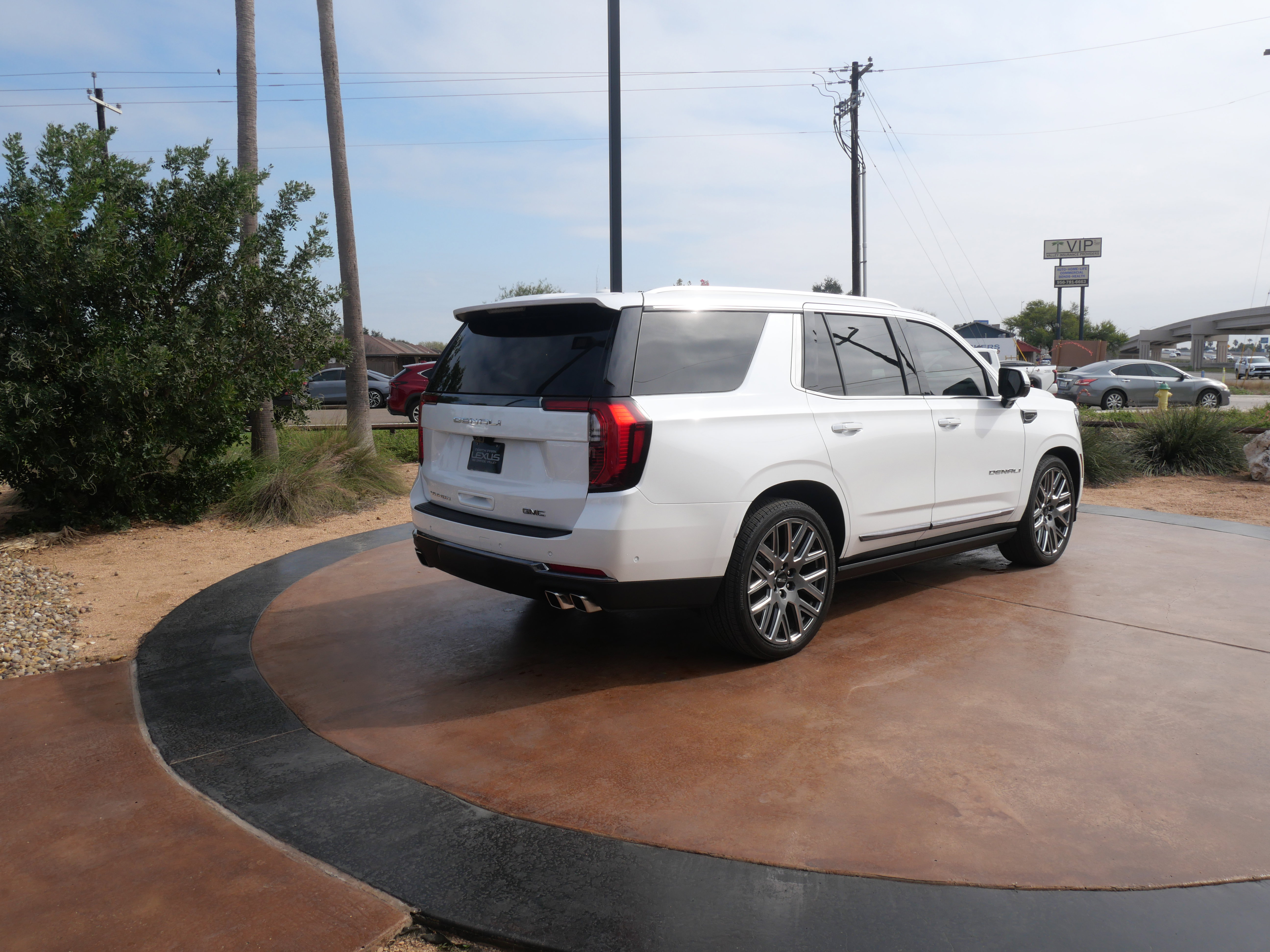 Used 2025 GMC Yukon Denali Ultimate image 2
