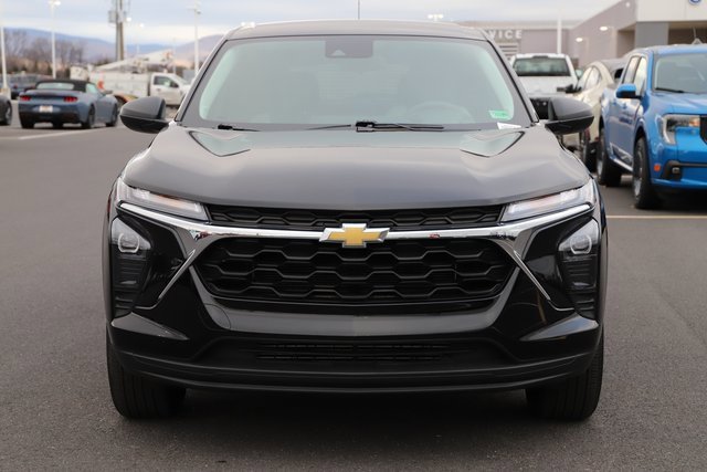 Used 2025 Chevrolet Trax LS image 7