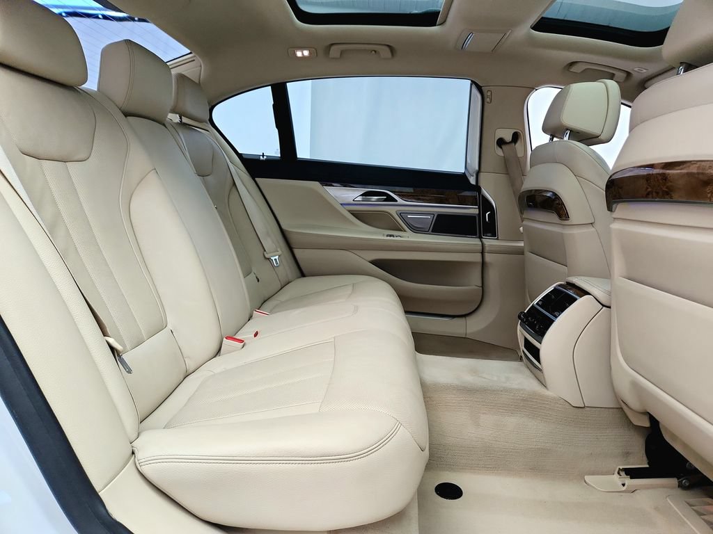 Used 2018 BMW 740e xDrive AWD/4WD image 35