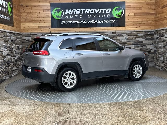 Used 2017 Jeep Cherokee Latitude w/ Cold Weather Group AWD/4WD image 13