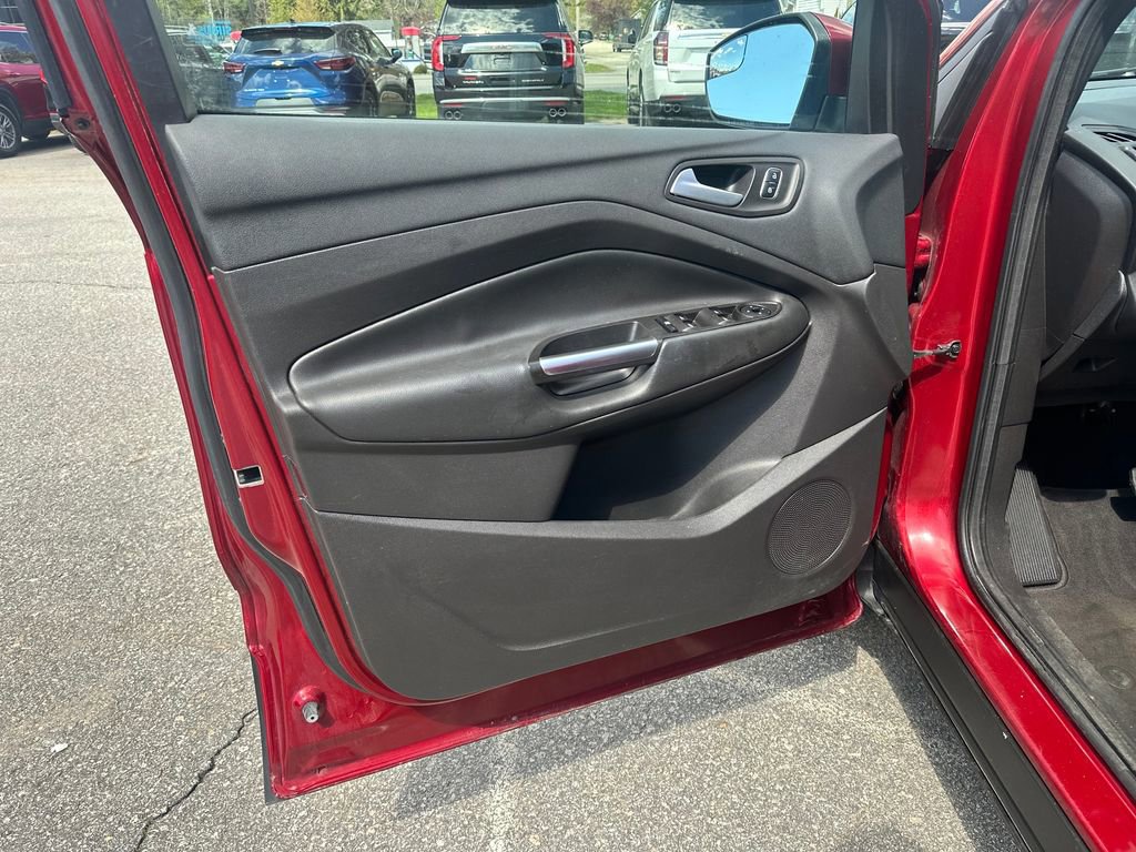 Used 2017 Ford Escape SE AWD/4WD image 10