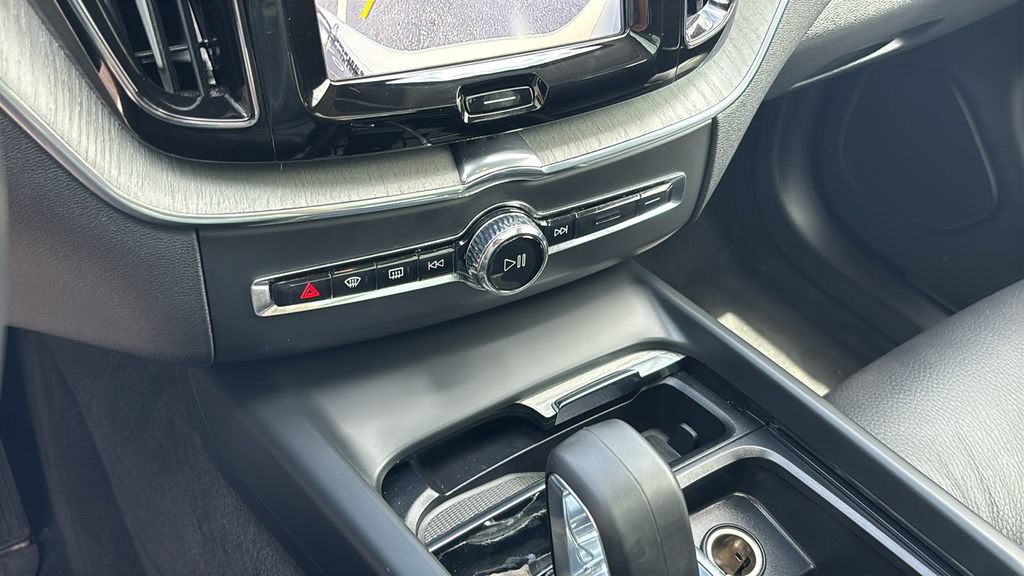 Certified 2025 Volvo XC60 B5 Plus AWD/4WD image 20