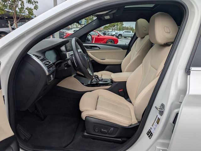 Used 2025 BMW X4 xDrive30i image 4