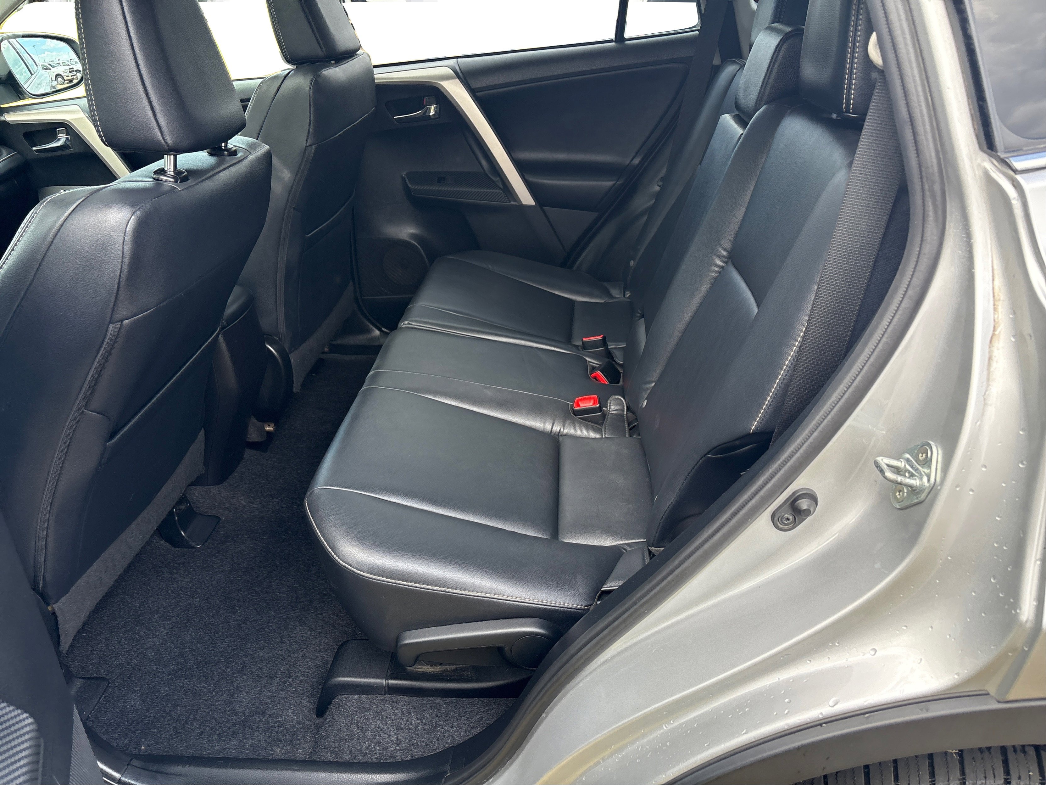 Used 2015 Toyota RAV4 Limited image 10