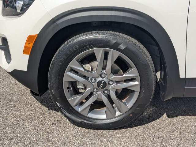 Used 2023 Kia Seltos S w/ Navigation Package FWD image 13
