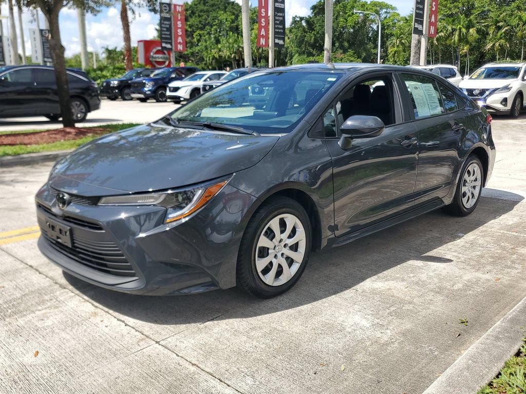 Used 2025 Toyota Corolla LE FWD image 3