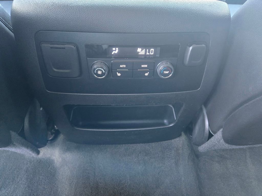 Used 2015 GMC Yukon SLT image 10