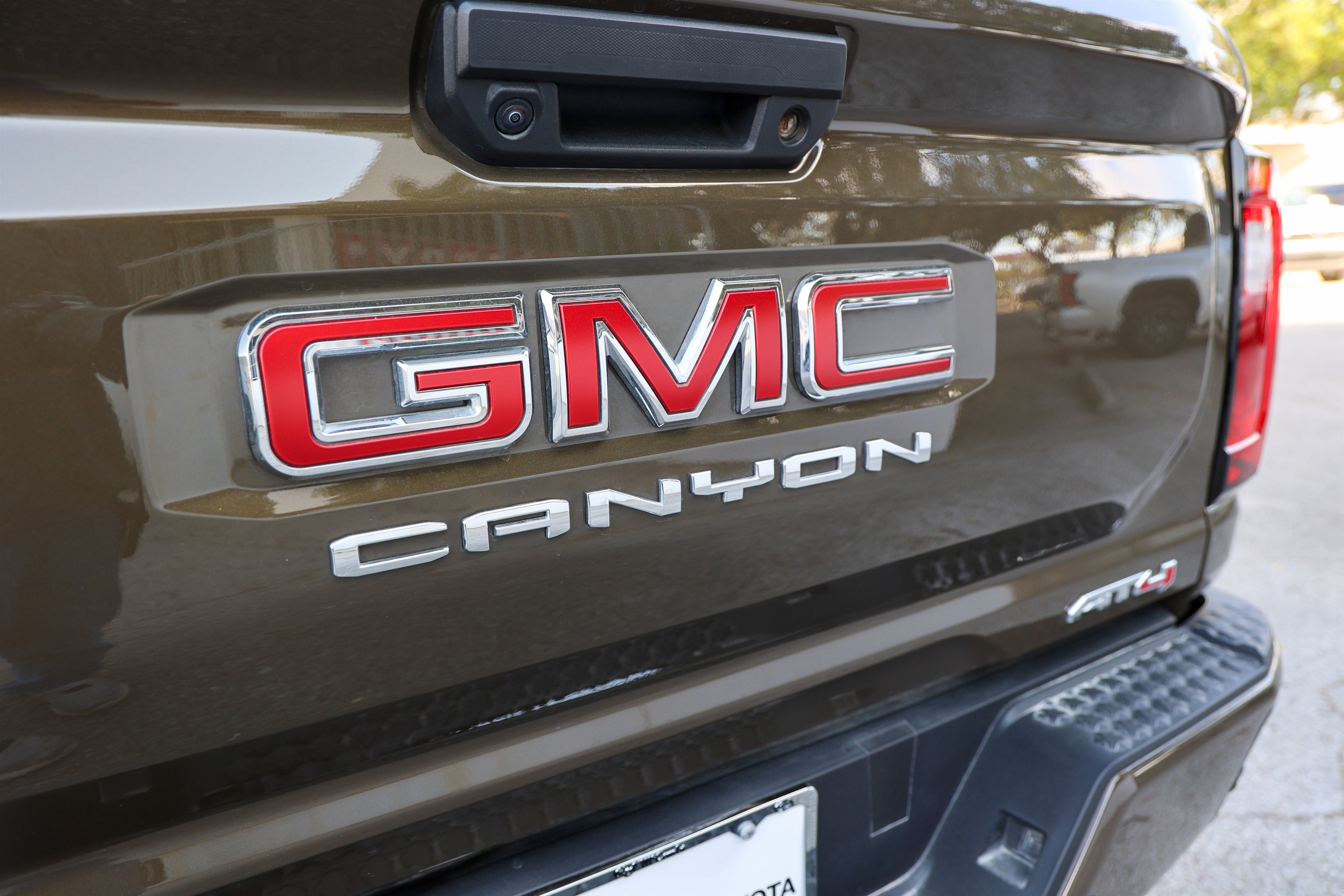 Used 2025 GMC Canyon AT4 w/ AT4 Premium Package image 17