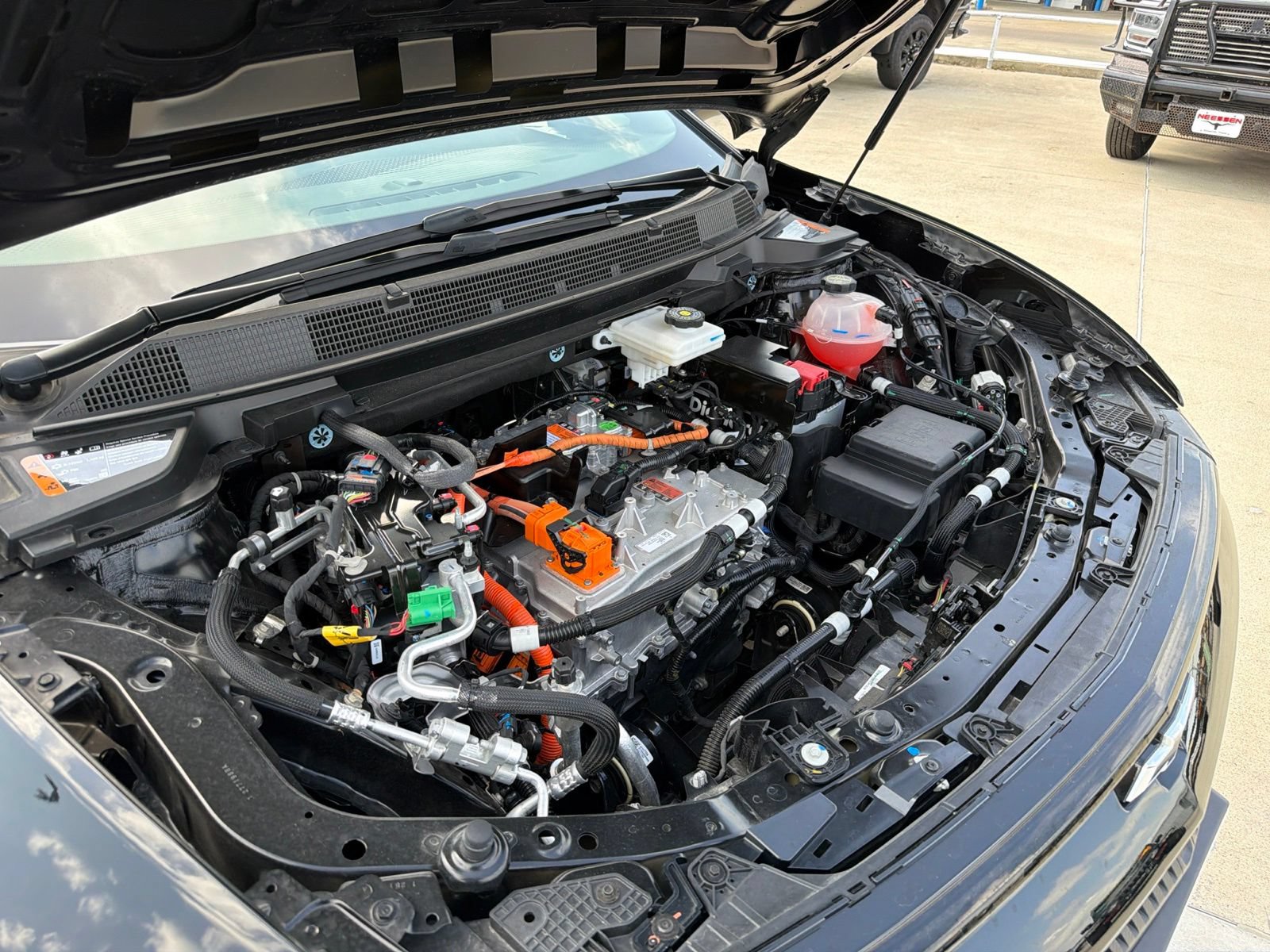 Used 2025 Chevrolet Equinox EV RS FWD image 38