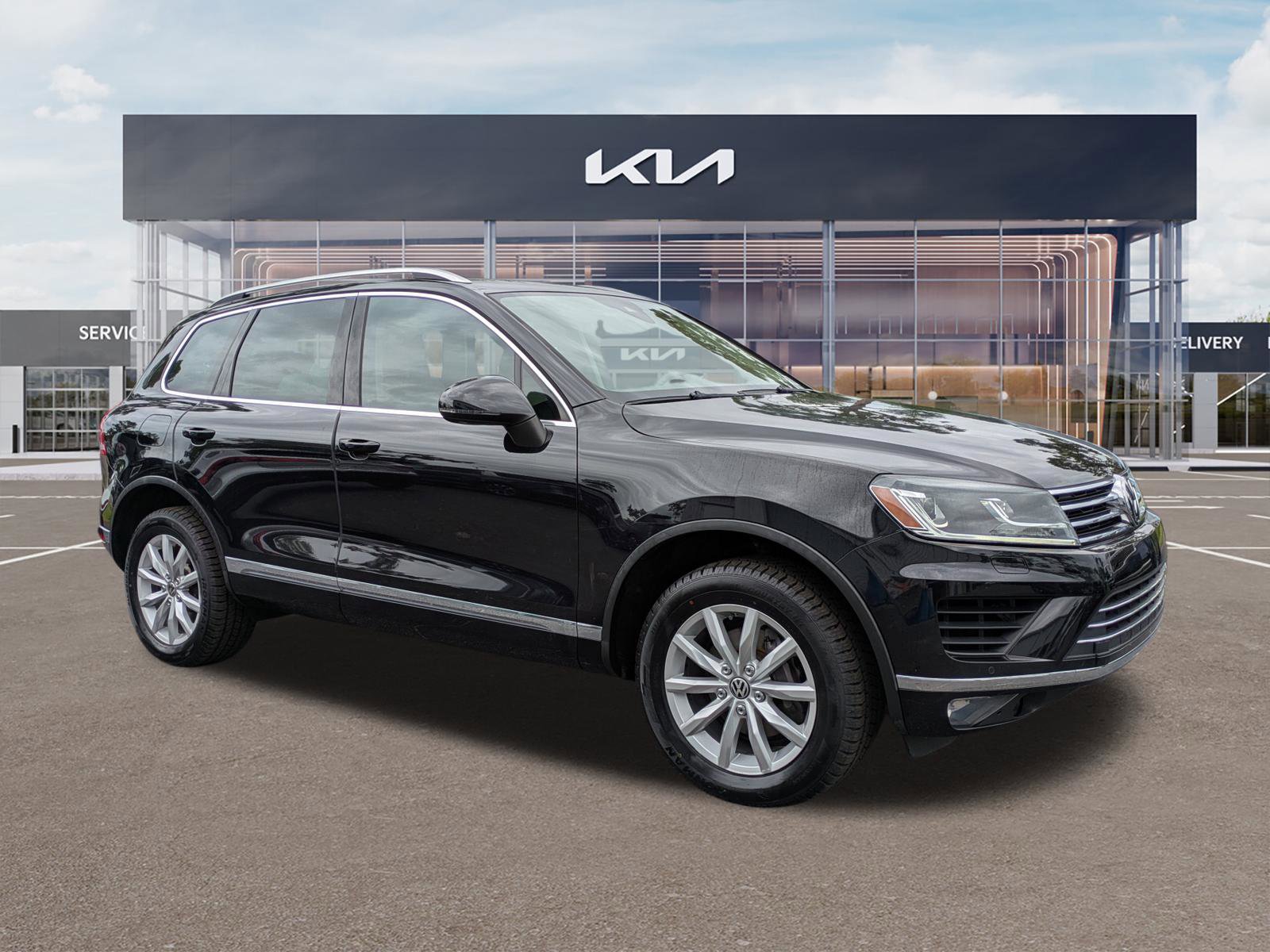 Used 2017 Volkswagen Touareg Sport AWD/4WD video 1