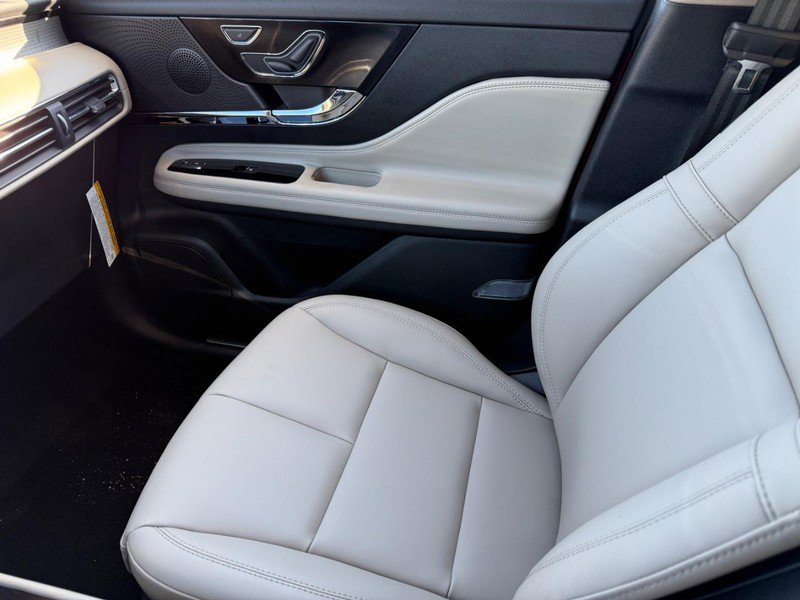 New 2026 Lincoln Corsair Premiere image 13