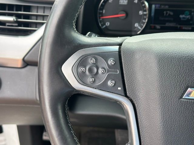 Used 2015 Chevrolet Suburban LT w/ Luxury Package image 4