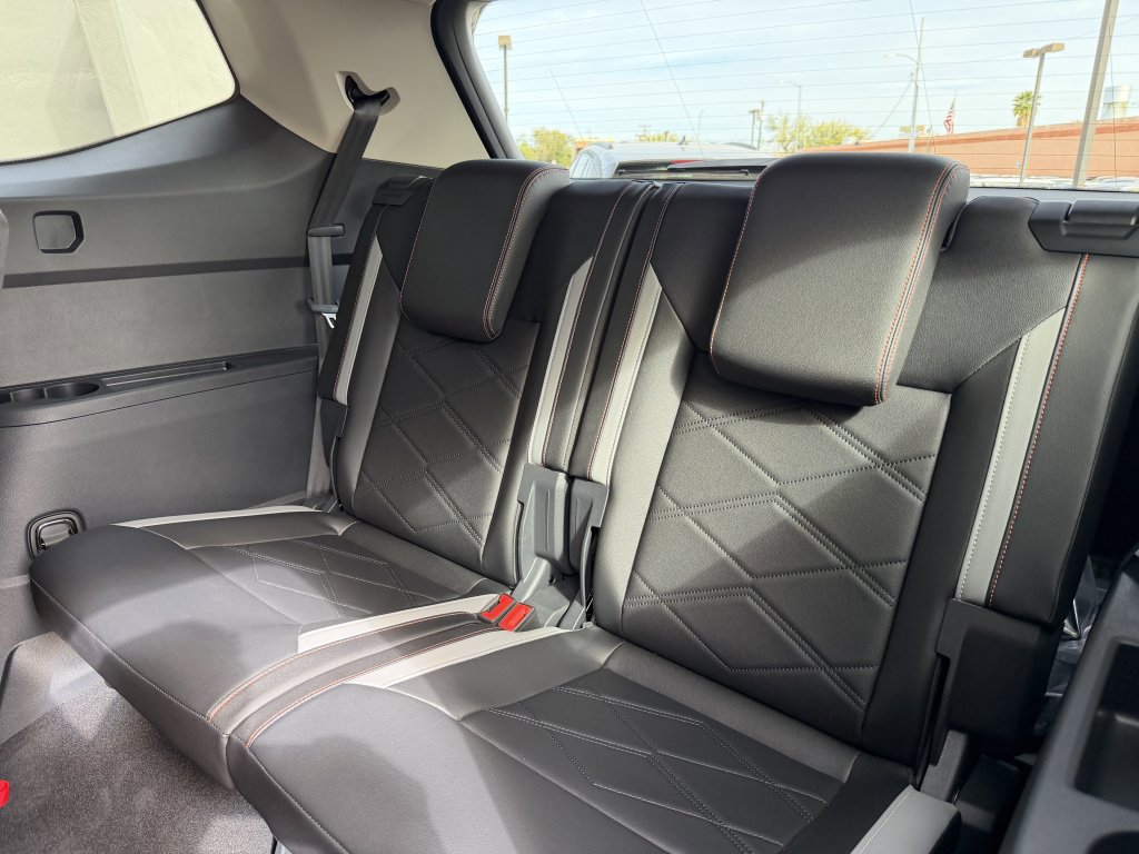 Used 2025 Volkswagen Atlas Peak Edition SE AWD/4WD image 37