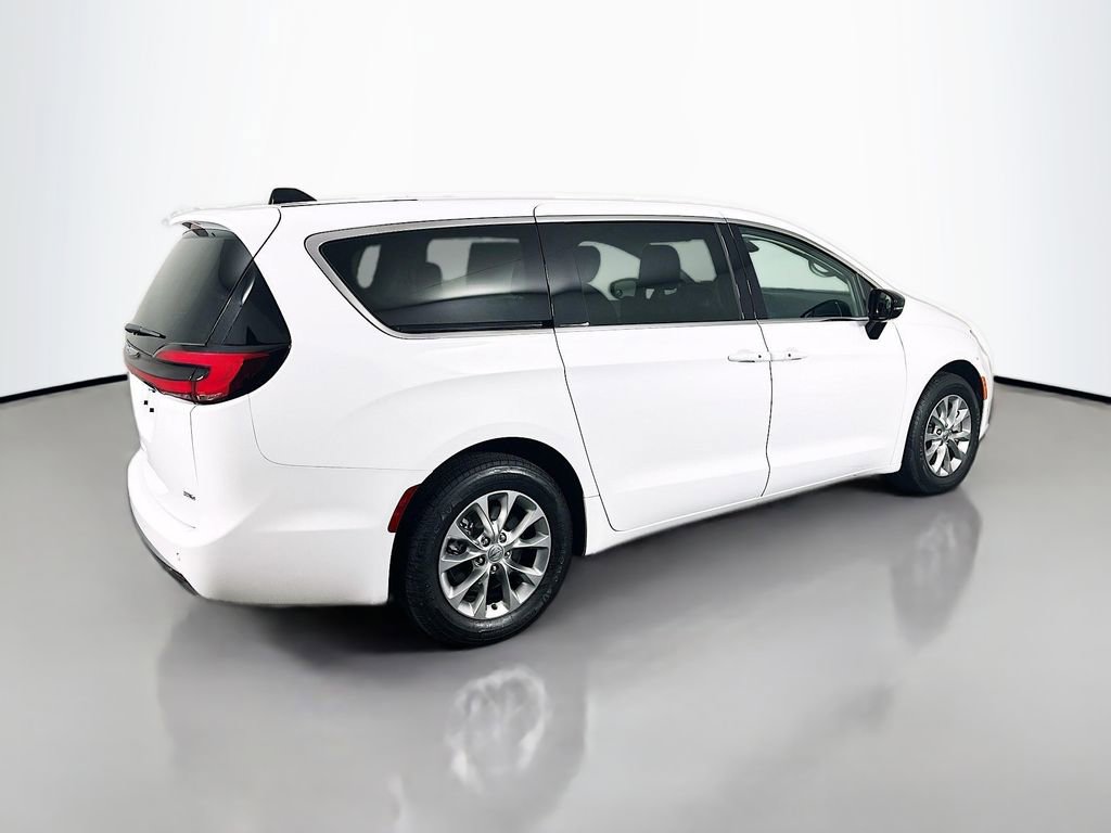 Used 2024 Chrysler Pacifica Touring-L AWD/4WD image 7