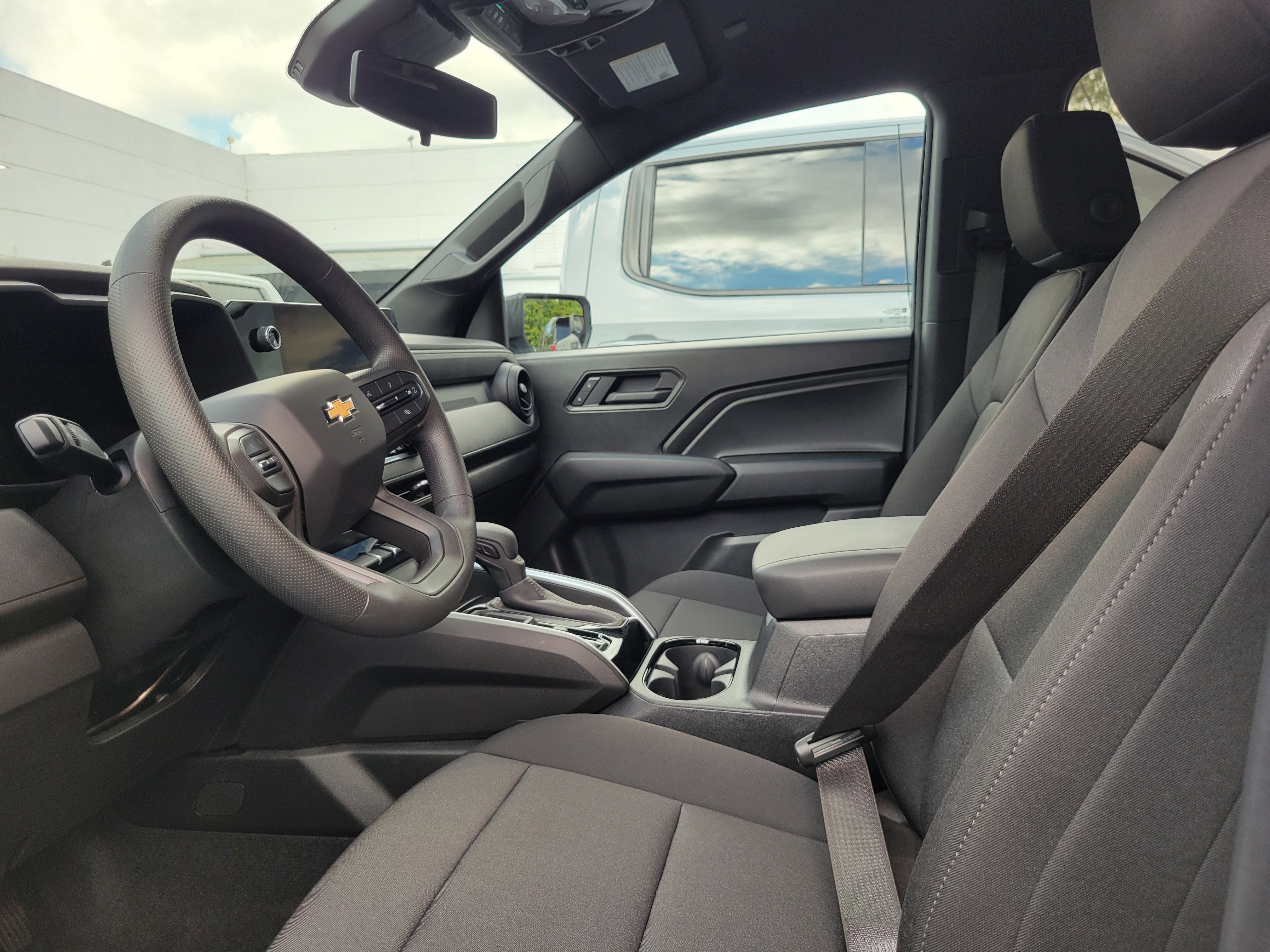 Used 2025 Chevrolet Colorado W/T w/ WT Custom Package image 12